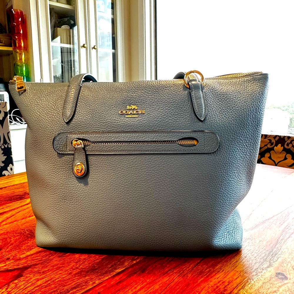 Beautiful Coach Gallery tote bag. Nearly NEW!